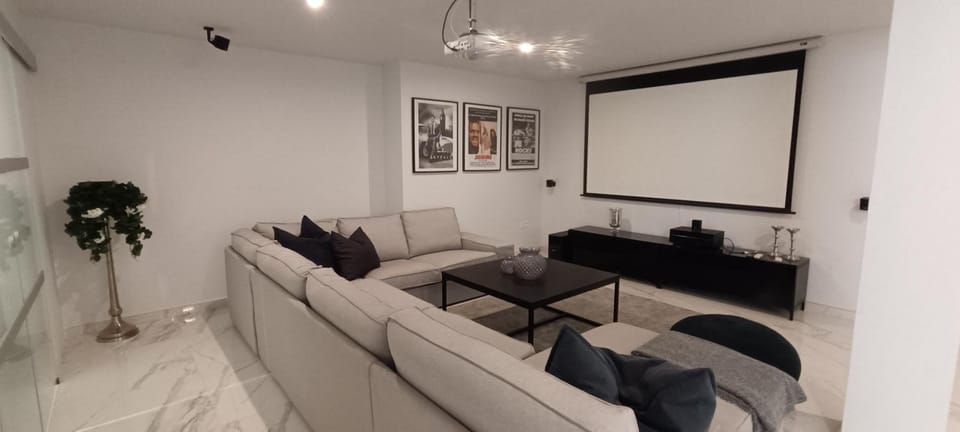 TV and multimedia, Living room, Seating area