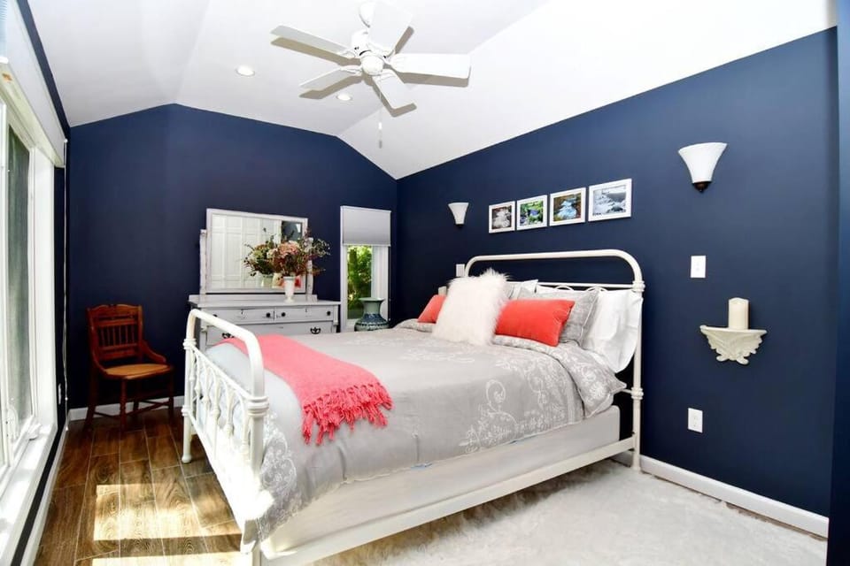 Bed, Photo of the whole room, Bedroom