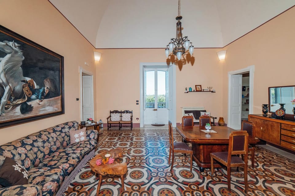 Living room, Seating area