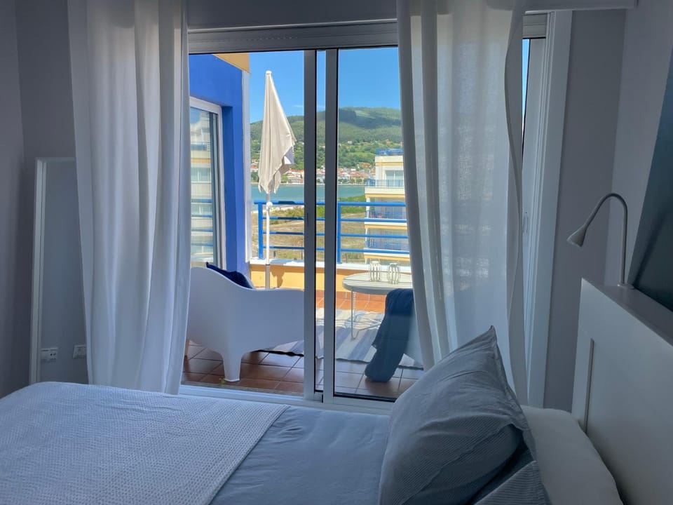 Apartamento con vistas al mar B5 Urb Puerto Azul Apartment in Galicia