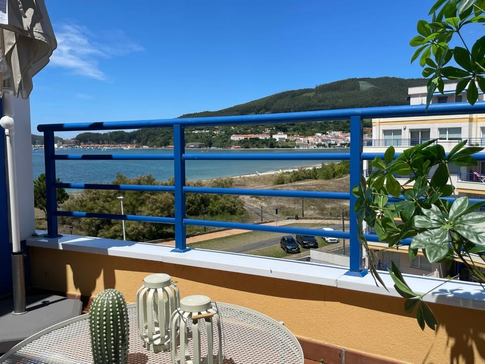 Apartamento con vistas al mar B5 Urb Puerto Azul Apartment in Galicia