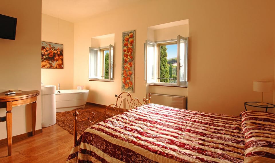 Living room, Bedroom