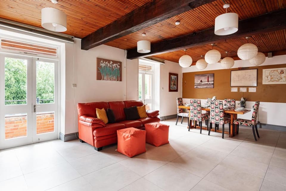 3 Bedroom House - Overlooking River - Town Centre House in Shrewsbury