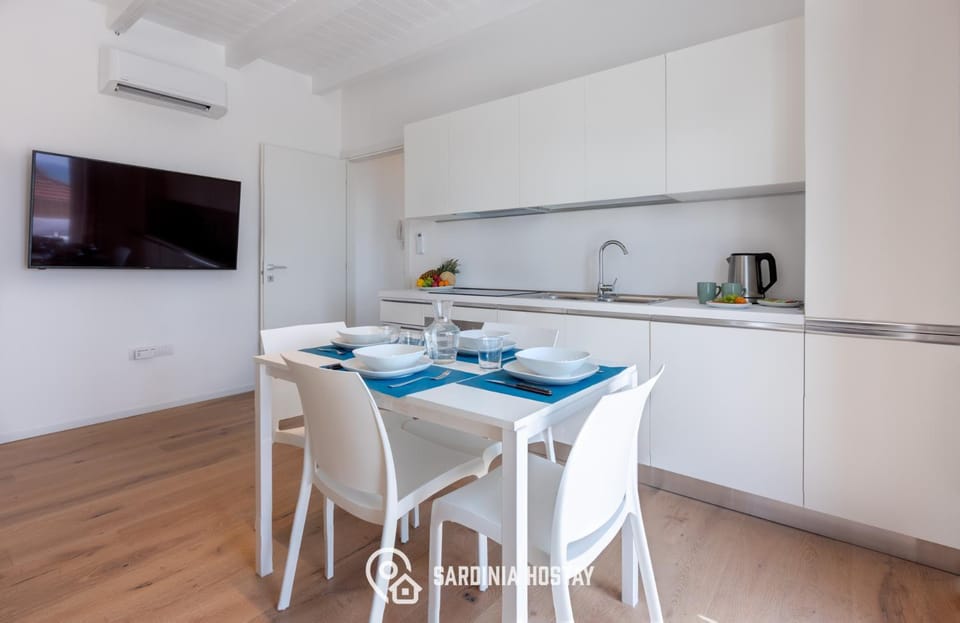 TV and multimedia, Coffee/tea facilities, Kitchen or kitchenette, Dining area, air conditioner