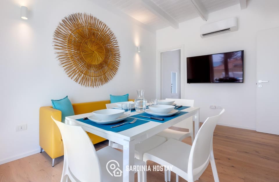 Living room, Dining area, air conditioner