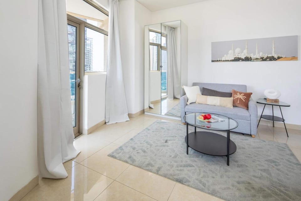 Frank Porter - Yach Bay Apartment in Dubai