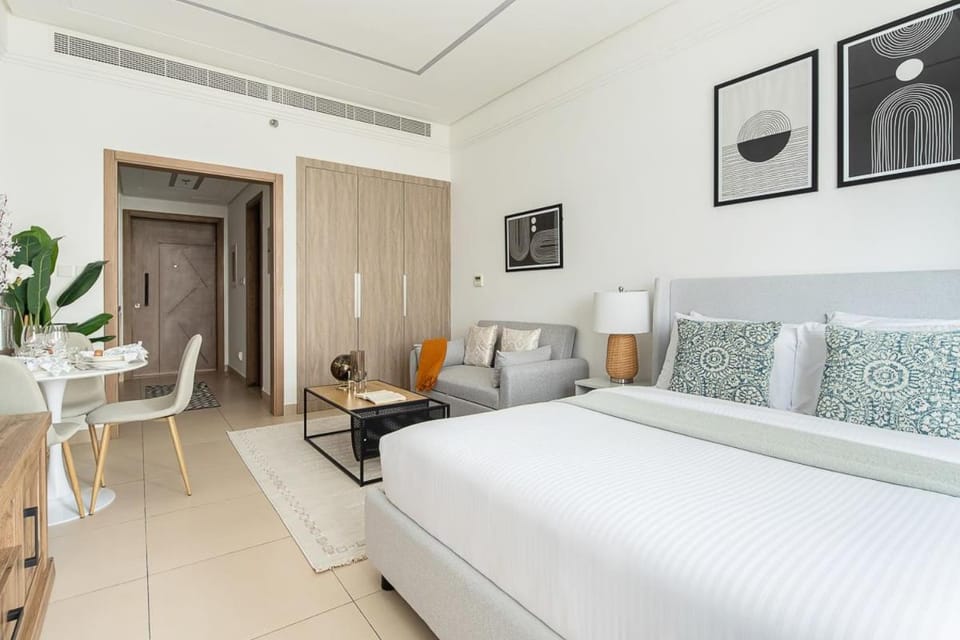 Bed, TV and multimedia, Living room