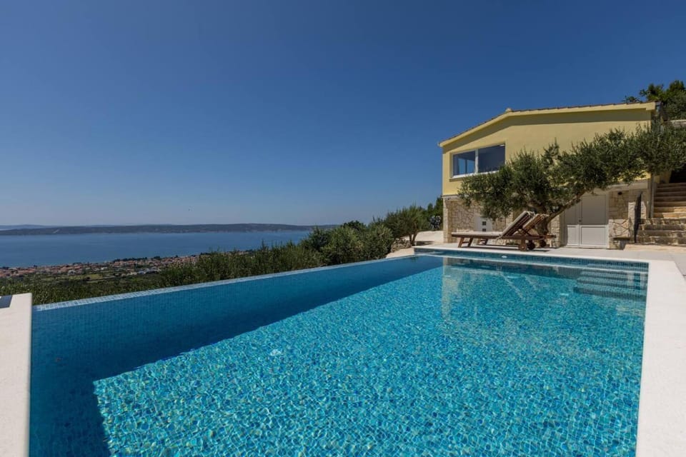 Day, Natural landscape, View (from property/room), Pool view, Sea view, Swimming pool, sunbed