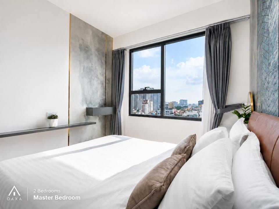 Photo of the whole room, Bedroom, City view