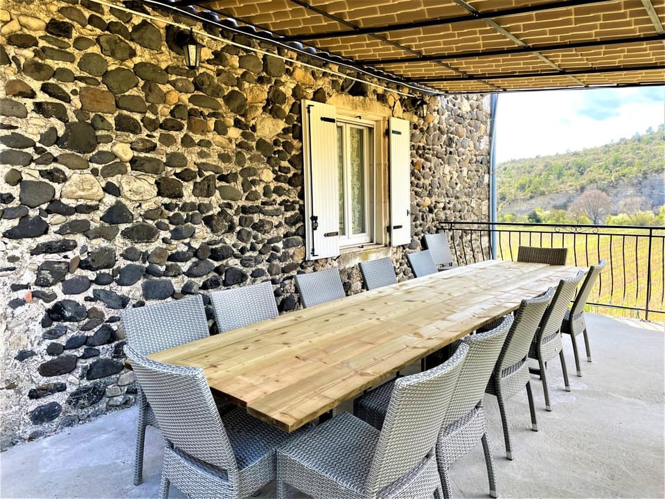 Gîte 12-14p, 5ch, 3sdb, piscine chauffée en saison, terrain de pétanque et jeux extérieurs extérieurs House in Provence-Alpes-Côte d'Azur