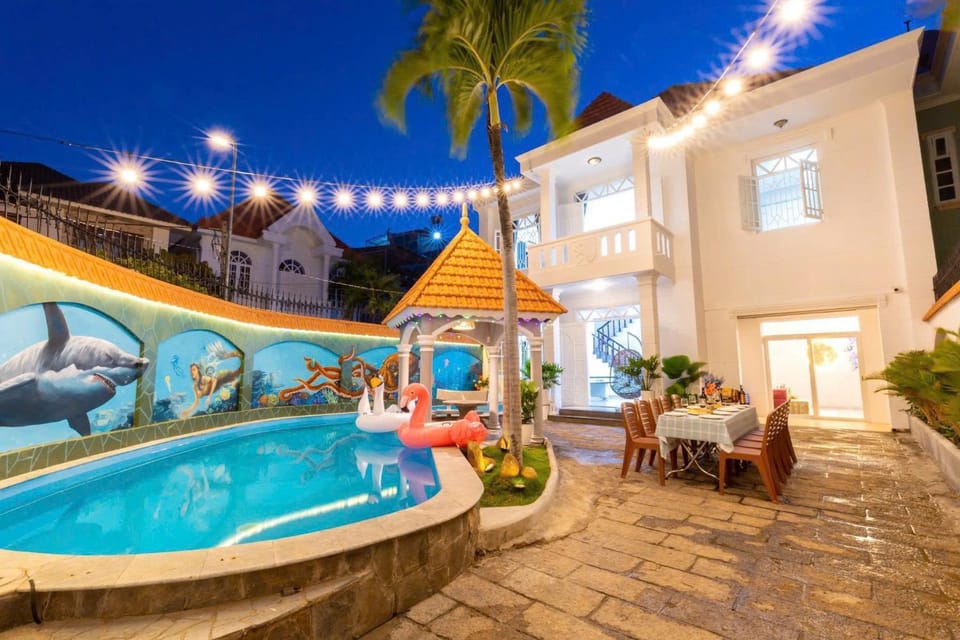 Property building, Patio, Communal lounge/ TV room, Night, Natural landscape, Hot Tub, Living room, Seating area, Evening entertainment, Pool view, Swimming pool, sunbed