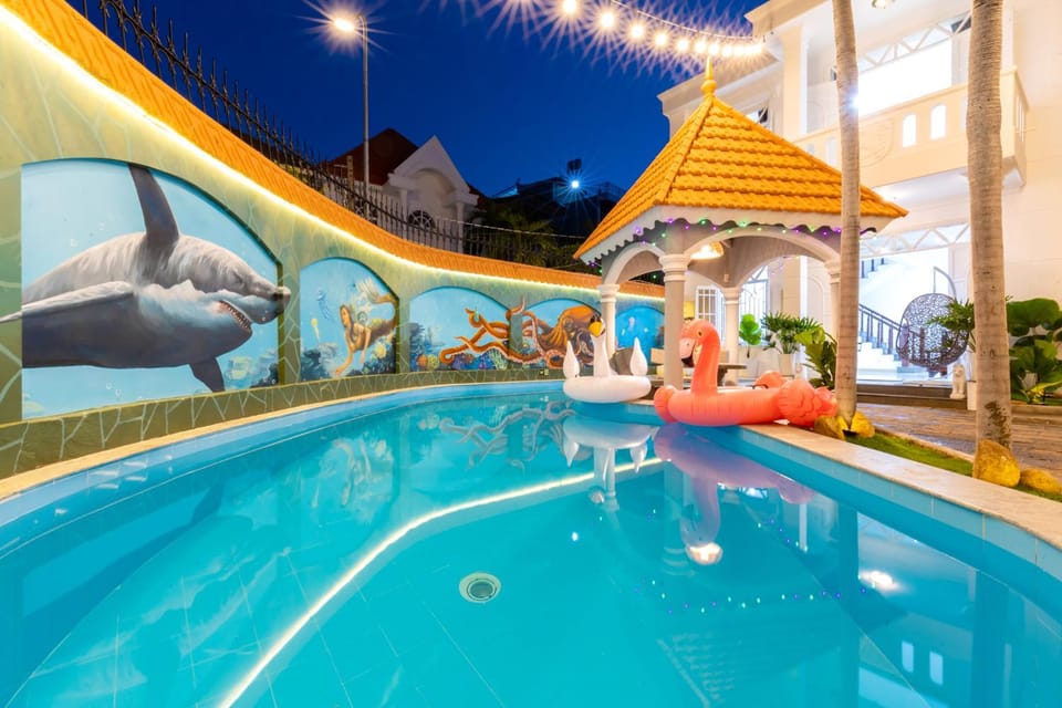 Night, People, Natural landscape, Pool view, Swimming pool, group of guests, sunbed
