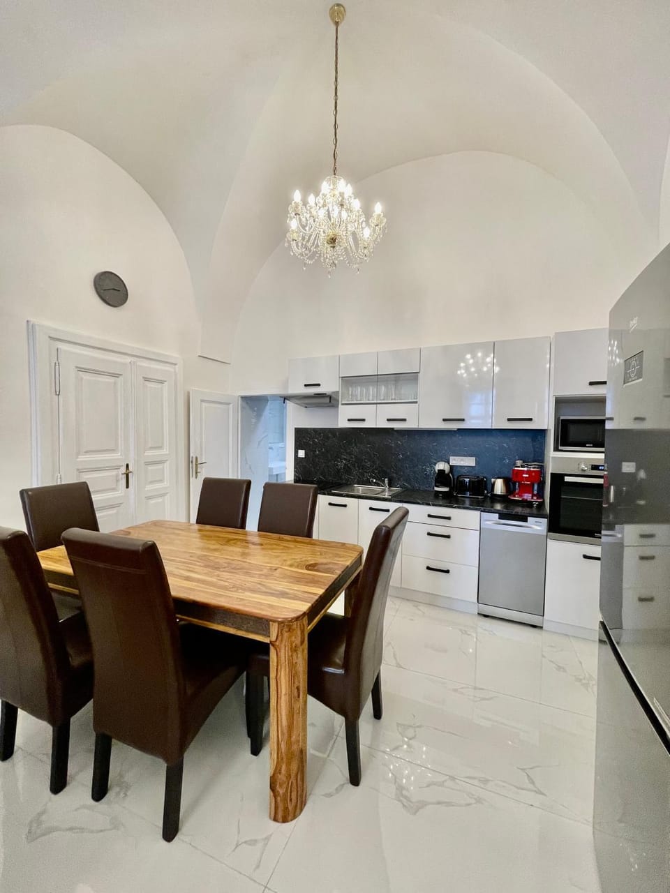 Kitchen or kitchenette, Seating area, Dining area