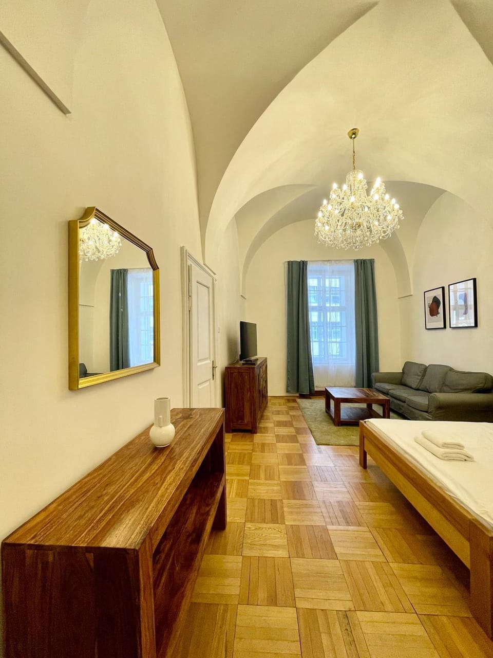 Bed, TV and multimedia, Living room, Seating area, Bedroom