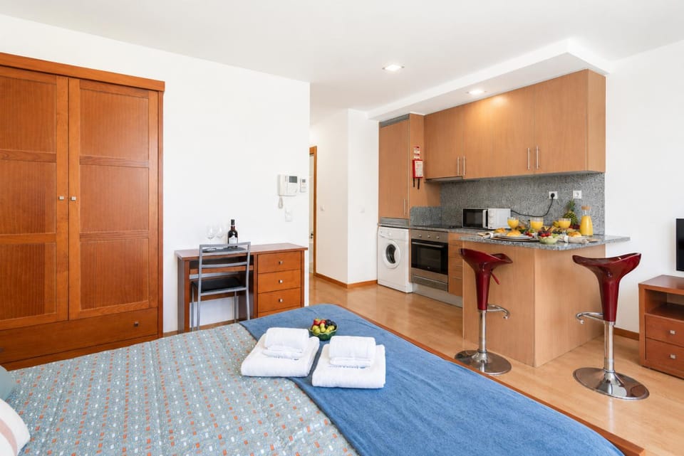 Kitchen or kitchenette, Photo of the whole room, Dining area