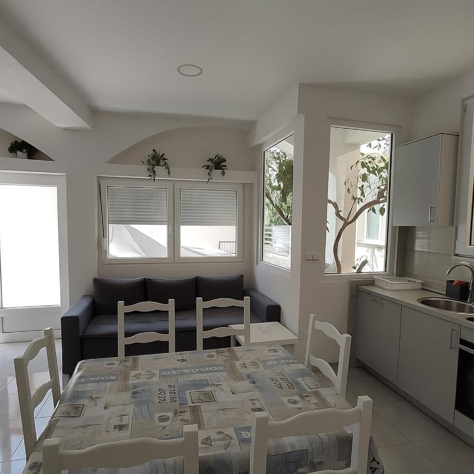 Kitchen or kitchenette, Living room, Dining area