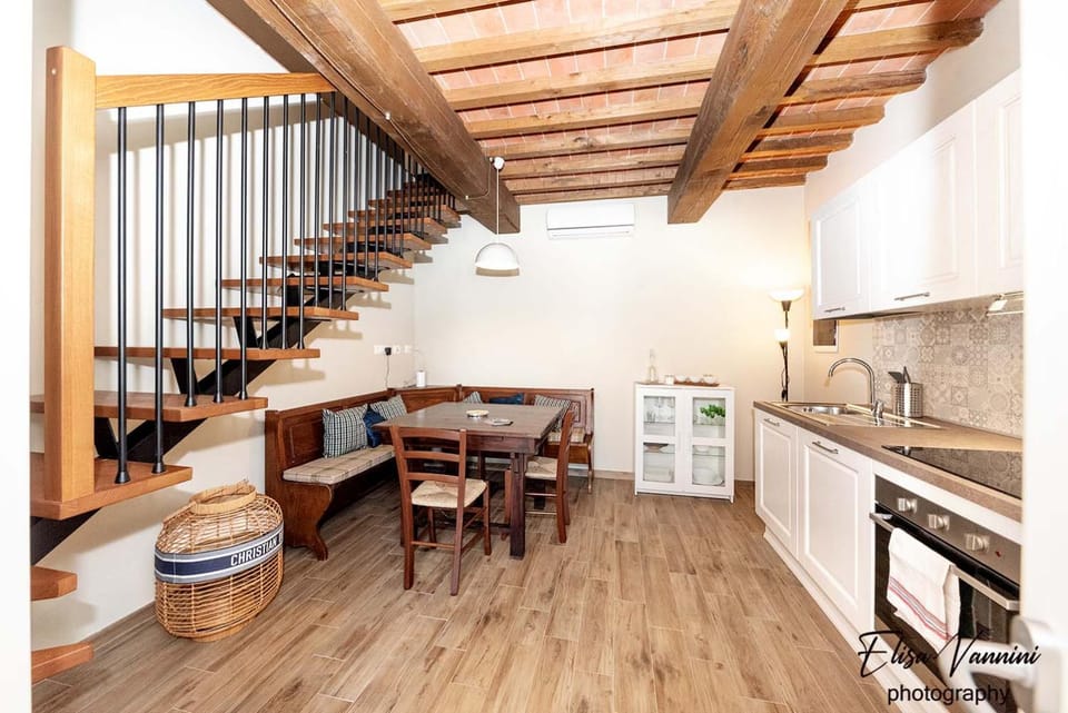 Kitchen or kitchenette, Dining area, stove