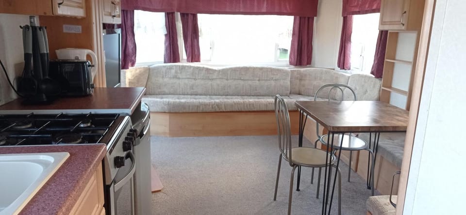 Beachside, Family-friendly, WiFi, 6 berth Caravan 19 in Ingoldmells Apartment in Ingoldmells