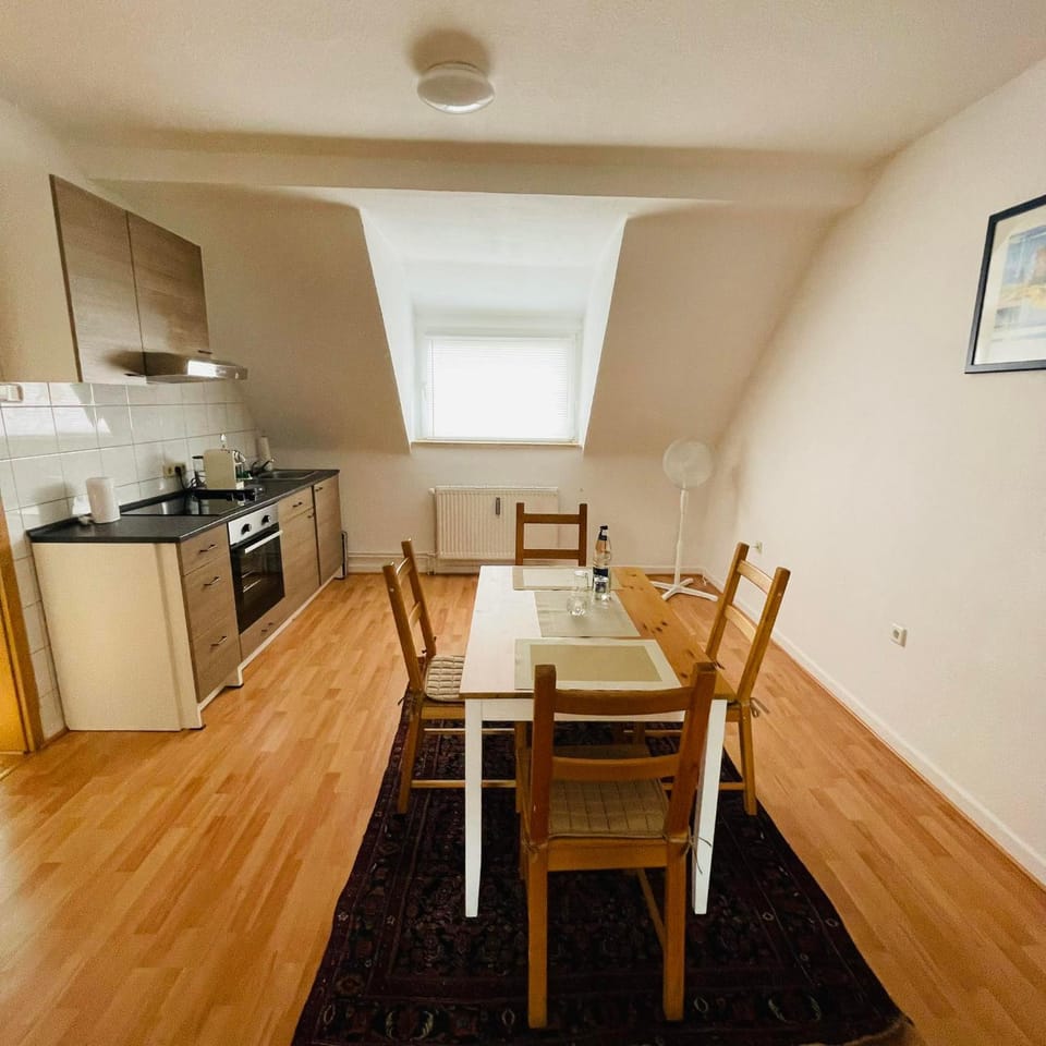 Kitchen or kitchenette, Dining area, minibar, pet friendly, stove