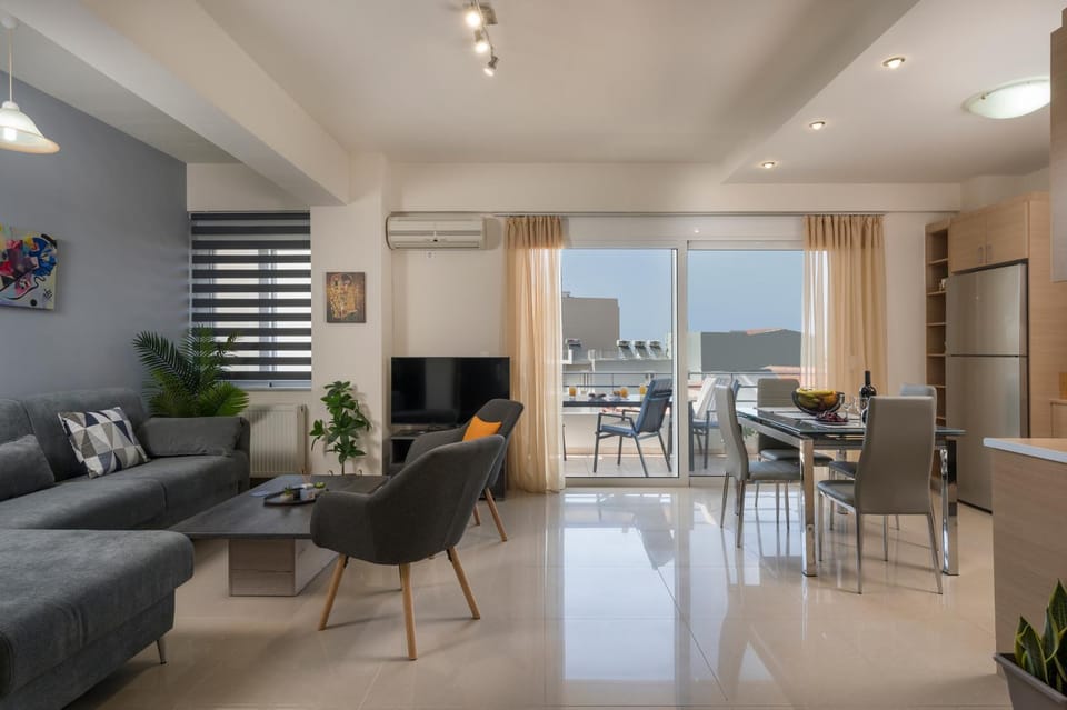 TV and multimedia, Balcony/Terrace, Living room, Seating area, Dining area