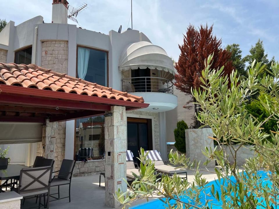 Sunny Seaside Villa-90 m from beach Villa in Halkidiki