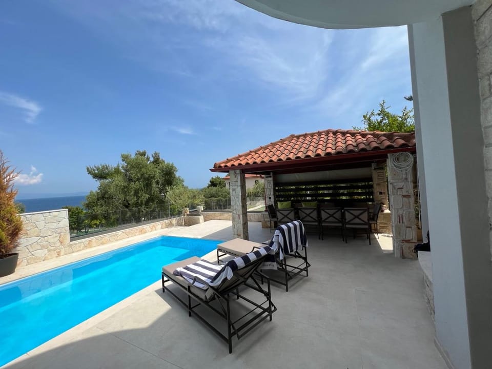 Swimming pool, sunbed