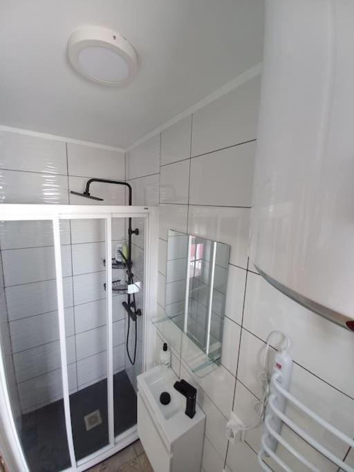 Shower, Bathroom, towels