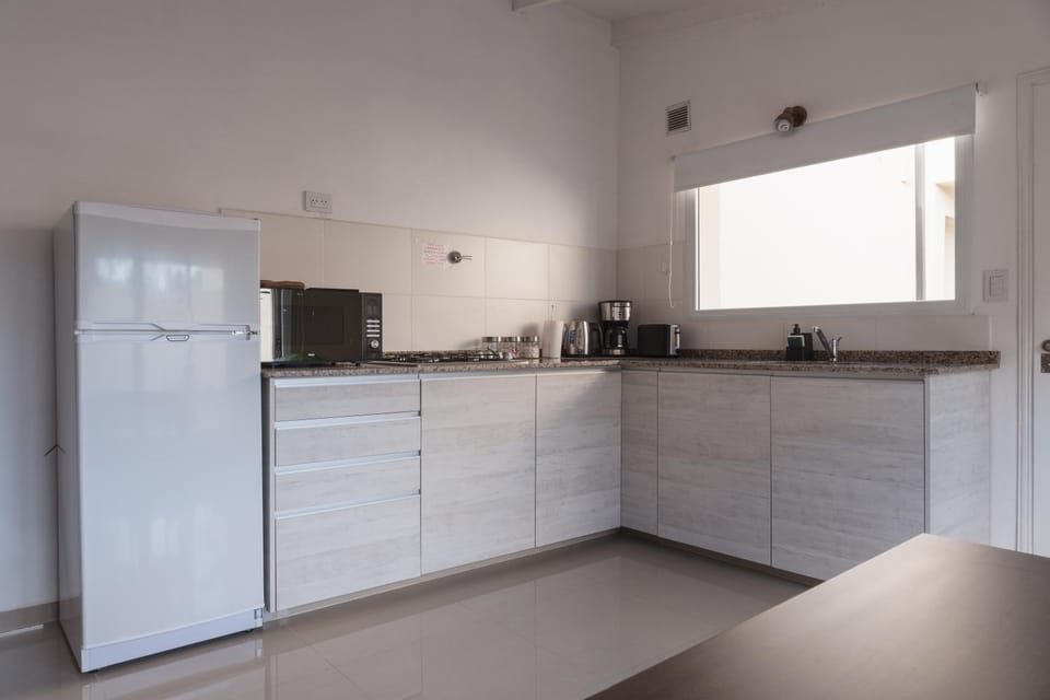 Kitchen or kitchenette, minibar, toaster