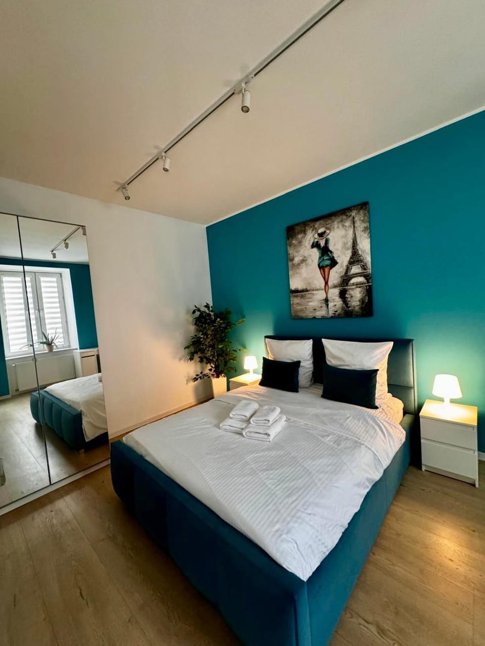 Bed, Photo of the whole room, Bedroom, towels