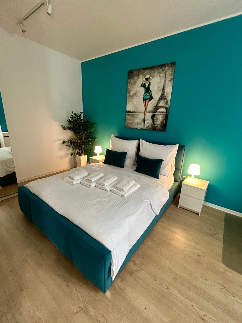 Bed, Photo of the whole room, Decorative detail, Bedroom, towels