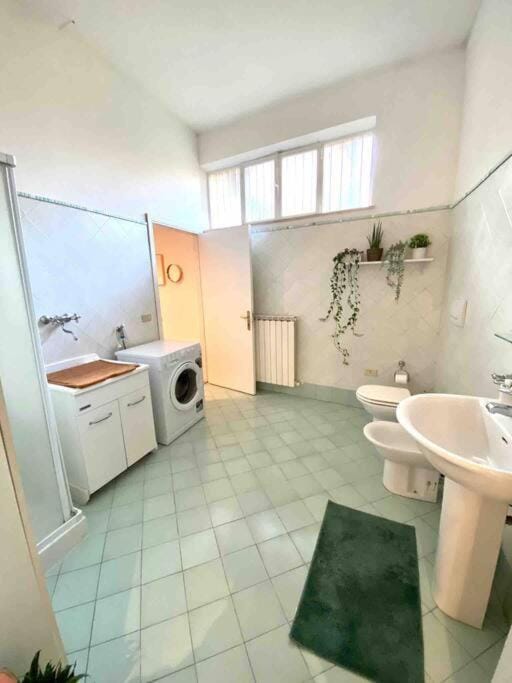 Bathroom, washing machine