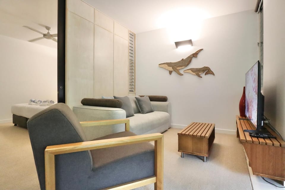 Restful rainforest retreat mins from Hastings st 9407 Apartment in Noosa Heads