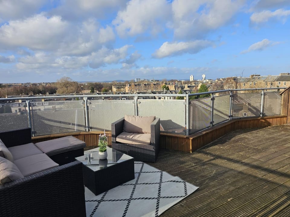 Rooftop Retreat Apartment in Edinburgh