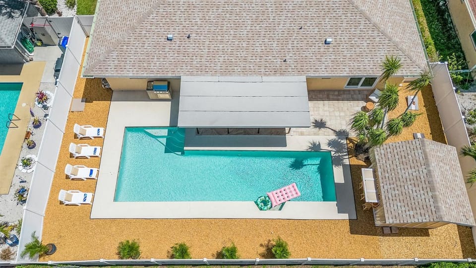 Coastal Naples Pool Retreat Pet-Friendly Tiki Bar Oasis House in Naples