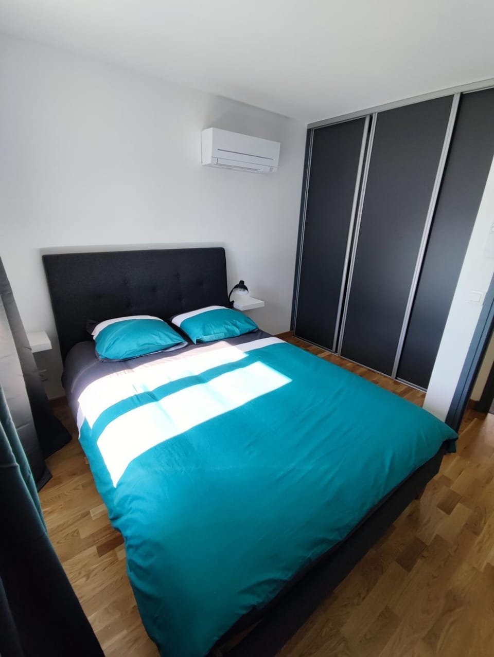 Bed, Photo of the whole room, Bedroom, wardrobe, air conditioner