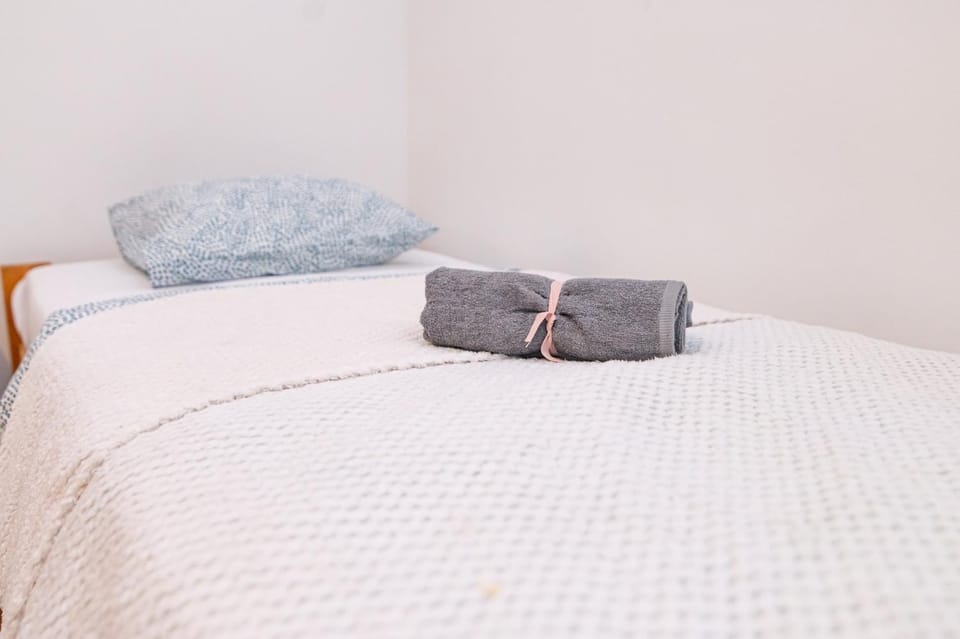 Bed, Photo of the whole room, Bedroom, towels