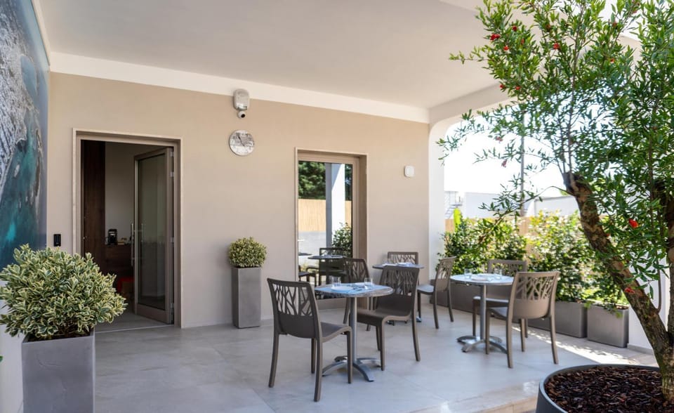 Patio, Dining area