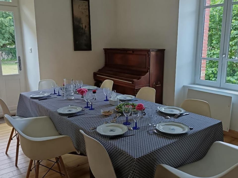 Maison de charme à Jaligny-sur-Besbre, 4 chambres, jardin, draps & ménage inclus - FR-1-489-459 House in Auvergne-Rhône-Alpes