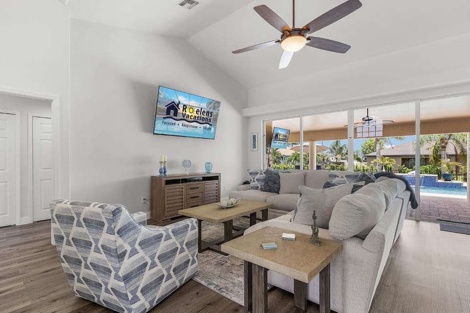 Heated Pool, Hot Tub, Sleeps 6! - Villa Good Times and Tan Lines - Roelens Vacations House in Cape Coral