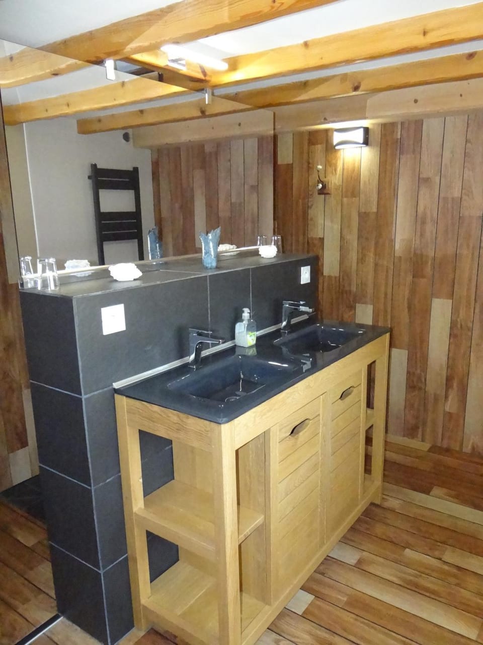 L'Oratori : chambre La Gabarre Bed and Breakfast in Occitanie