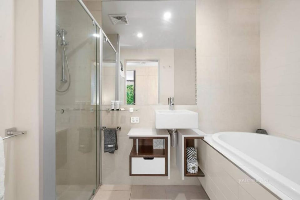 Tranquil retreat minutes walk from Hastings St 7303 Apartment in Noosa Heads