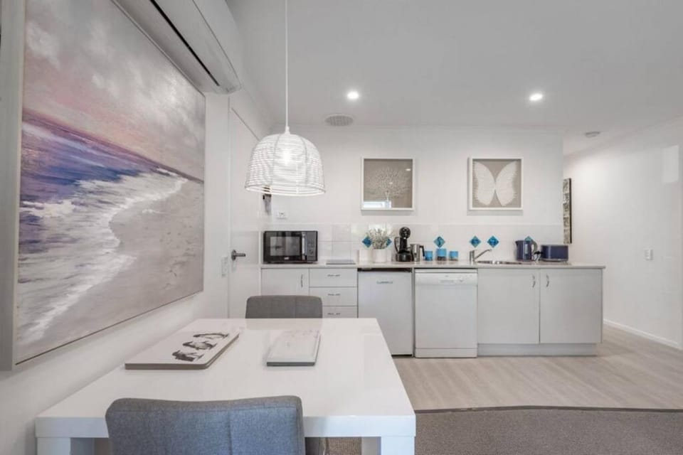 Tranquil Noosa retreat minutes from the river 40IP Apartment in Noosaville