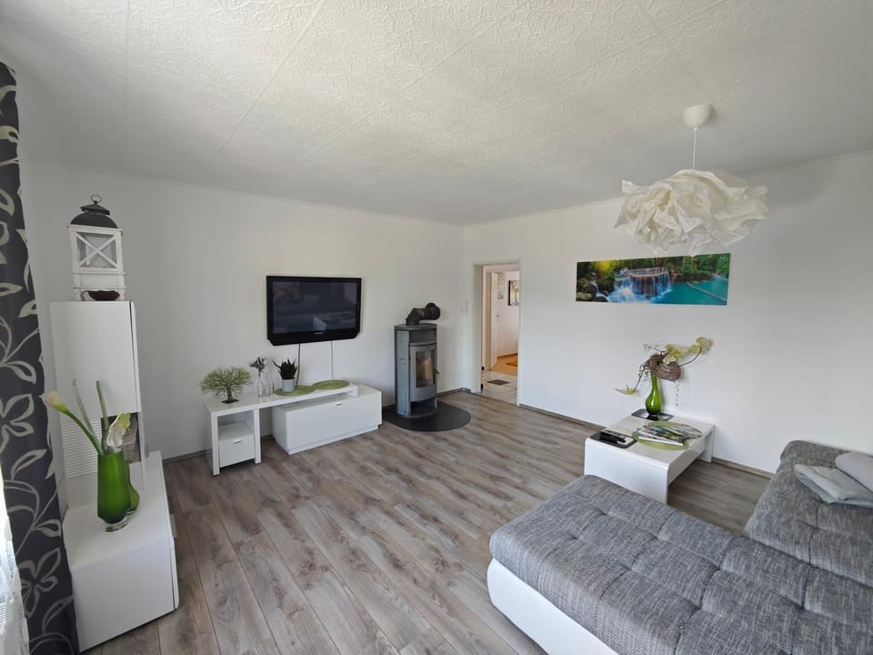 Communal lounge/ TV room, TV and multimedia, Living room, Seating area