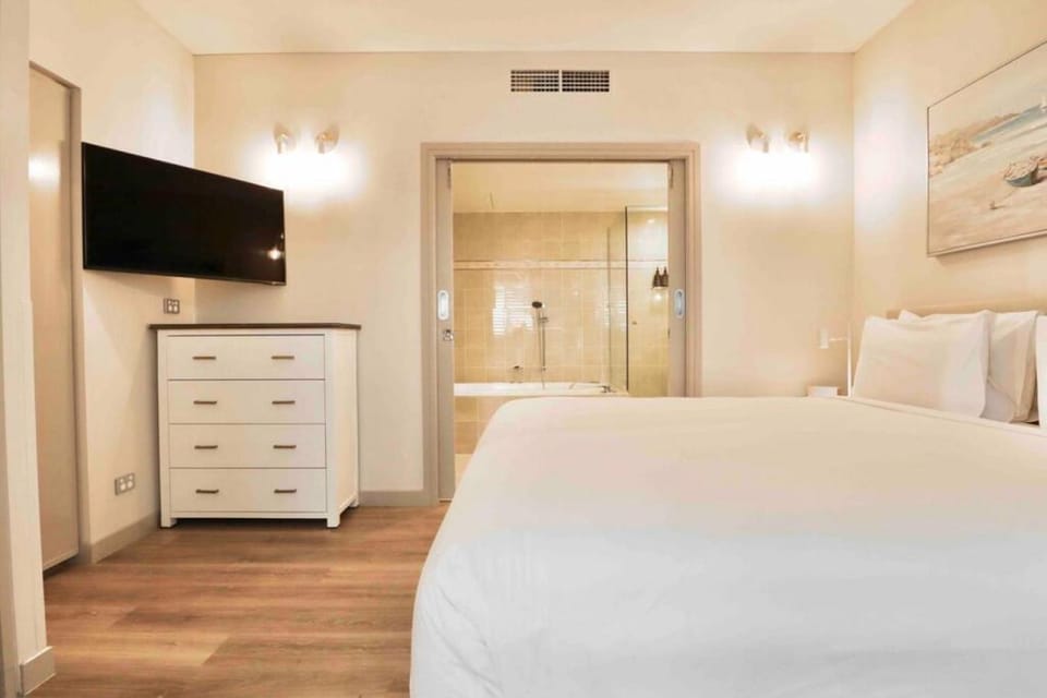 Hastings St Freshly renovated Apartment in Noosa Heads