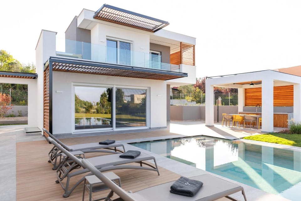 Property building, Pool view, Swimming pool, sunbed