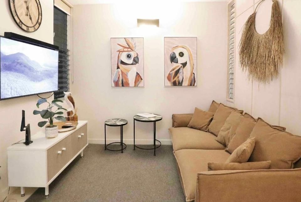 Tranquil treetop retreat minutes from the beach 7405 Apartment in Noosa Heads