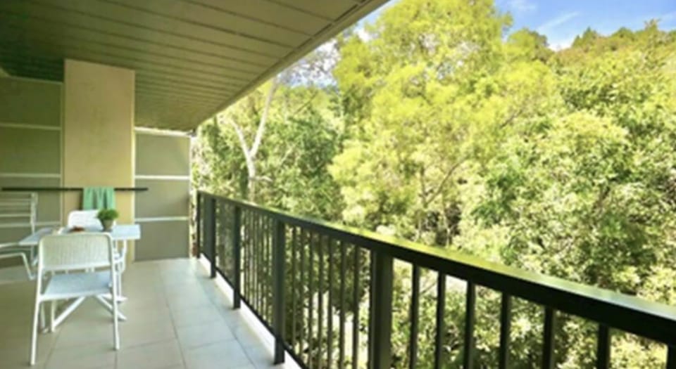 Tranquil treetop retreat minutes from the beach 7405 Apartment in Noosa Heads