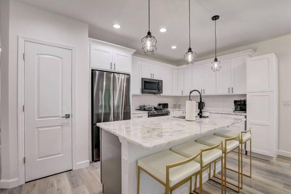 Kitchen or kitchenette, Dining area, dishwasher, minibar, pet friendly, stove, toaster