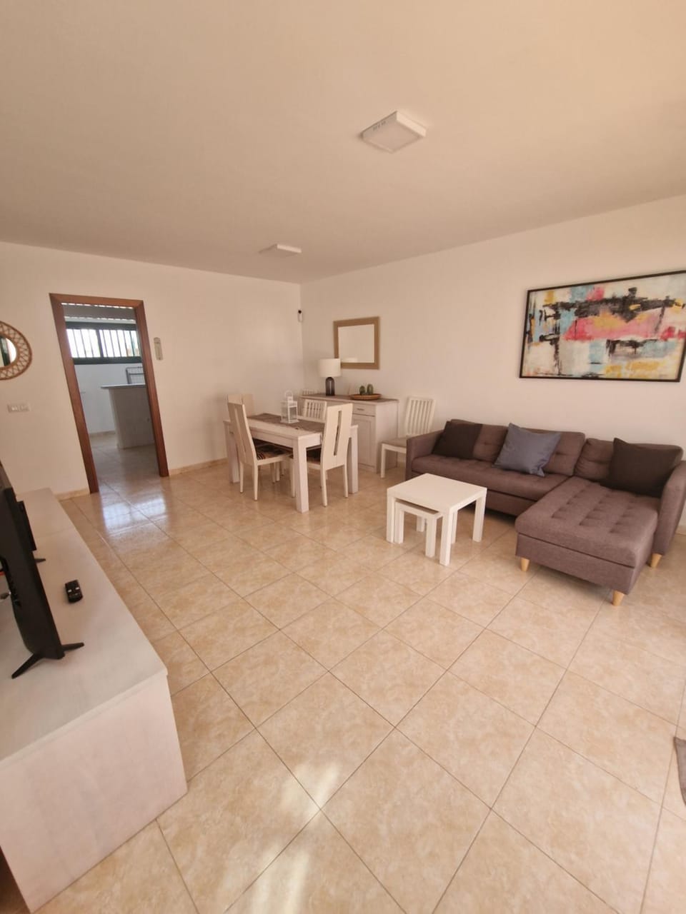 TV and multimedia, Living room, Seating area, Dining area
