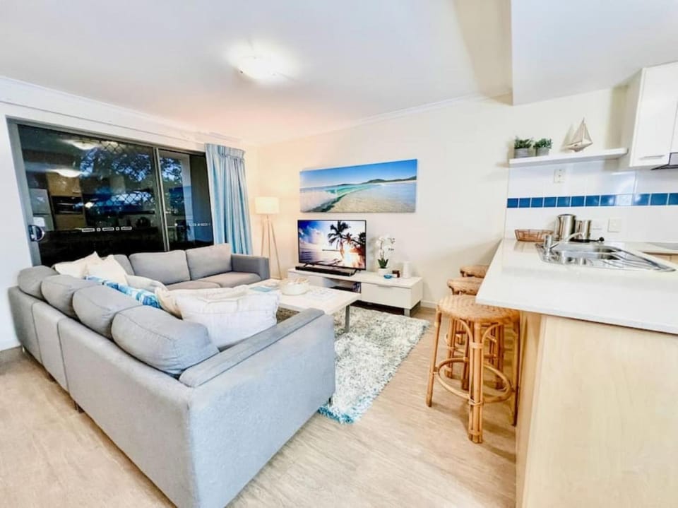 Poolside Retreat at Tropical Resort 126IP Apartment in Noosaville